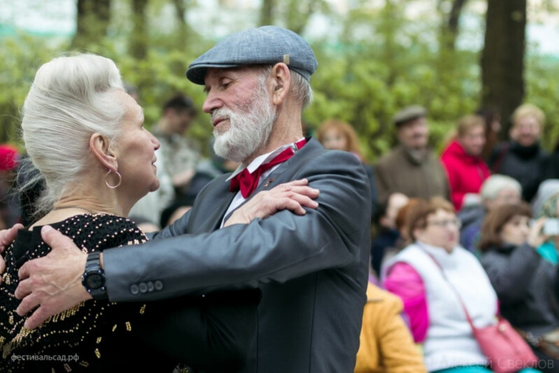 «Танцы на летней веранде»: Бирюлевский дендропарк приглашает всех желающих на занятия