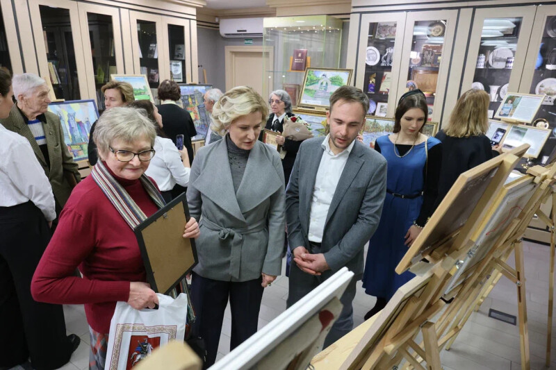 Активисты центров московского долголетия представили свои творческие работы в Мосгордуме