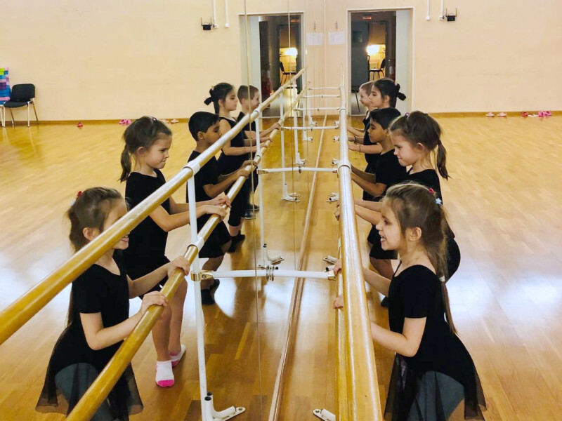 Занятия хореографией помогают детям-сиротам развиваться и находить себя