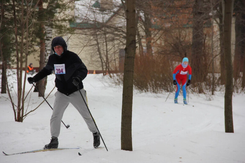 Многодетные семьи провели соревнование по бегу на лыжах