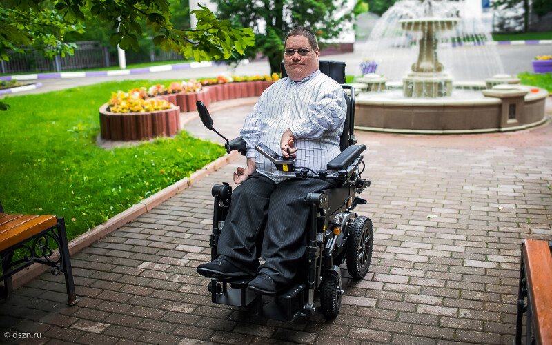 Подопечный Пансионата для ветеранов труда № 6 получил новое кресло-коляску с электроприводом