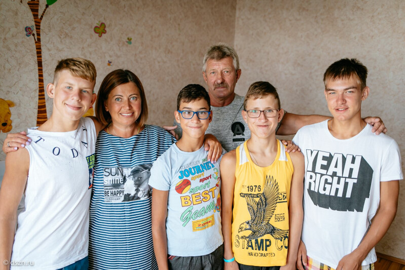 Более 90% московских сирот воспитываются в семьях: как Москва поддерживает приемные семьи