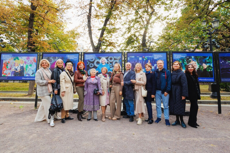 Яркое долголетие: ко Дню старшего поколения в Москве подготовили фотовыставку