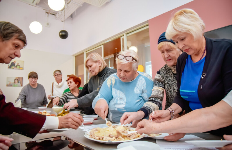Ежедневно центры московского долголетия встречают более 5 тысяч москвичей старшего возраста