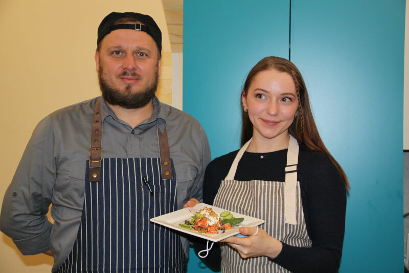 Кулинарный мастер-класс для родителей особых детей провел шеф-повар московского ресторана «Кофемания»