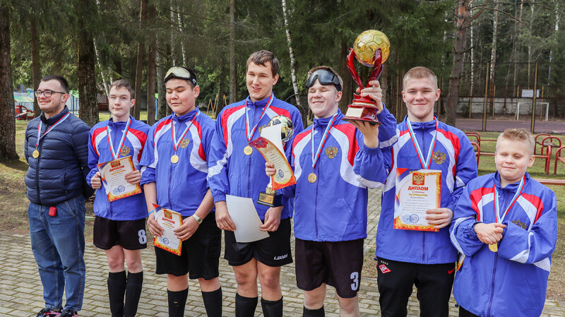 Футбольная команда Школы-интерната № 1 для обучения и реабилитации слепых заняла первое место в турнире по мини-футболу