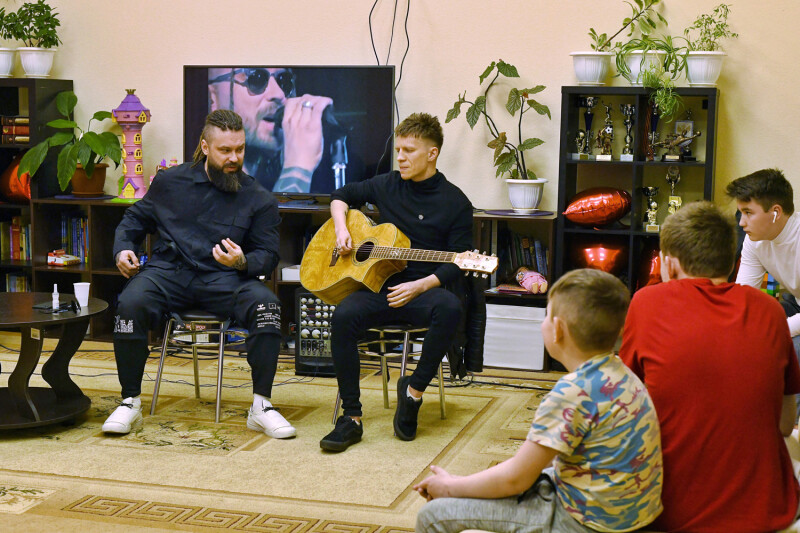 Российский музыкант Burito встретился с воспитанниками центра содействия семейному воспитанию «Каховские ромашки»