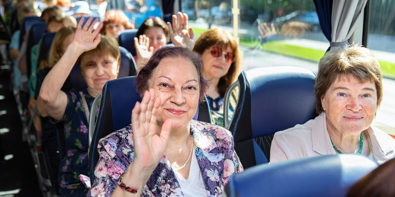 Плюс 11 маршрутов: для участников «Московского долголетия» открыли новые автобусные экскурсии