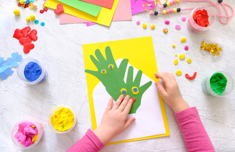 Творчество сближает: как мастер-классы семейных центров помогают наладить отношения между родителями и детьми