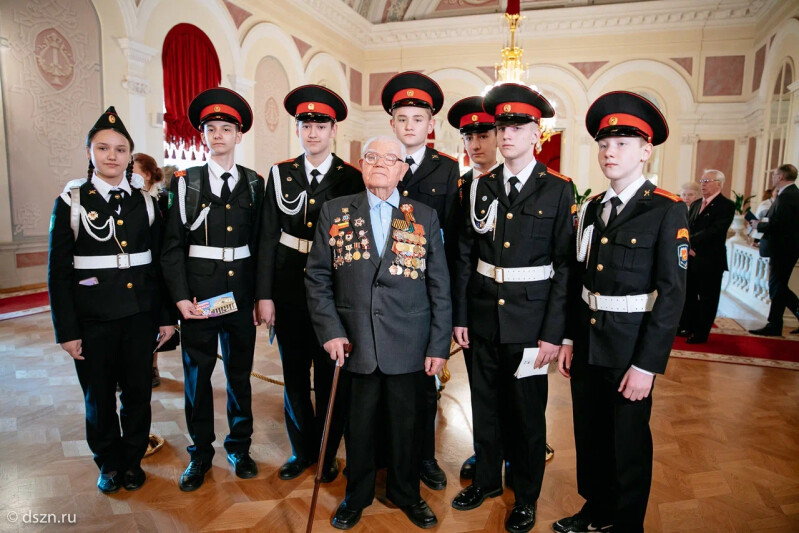 Московских ветеранов поздравили с Днем Победы в Большом театре