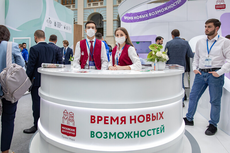 Более 45% сотрудников «Московского долголетия» работают с момента основания проекта