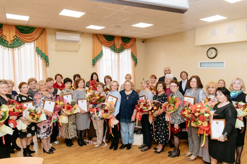 Сотрудники центров социального обслуживания получили заслуженные награды