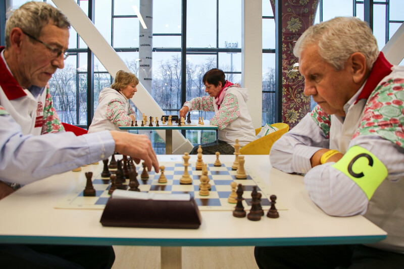 Участники и преподаватели «Московского долголетия» рассказали о пользе игры в шахматы