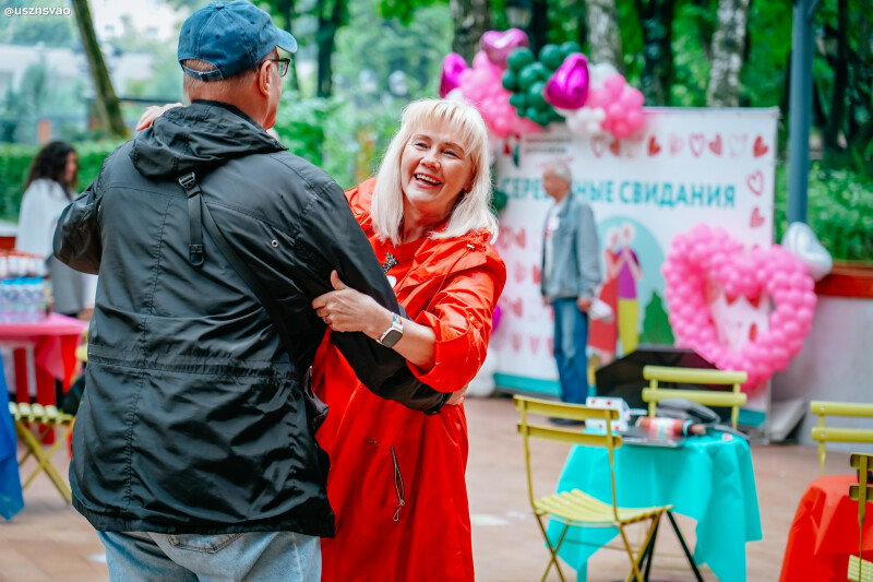 В столичном парке прошел день знакомств для москвичей старшего возраста