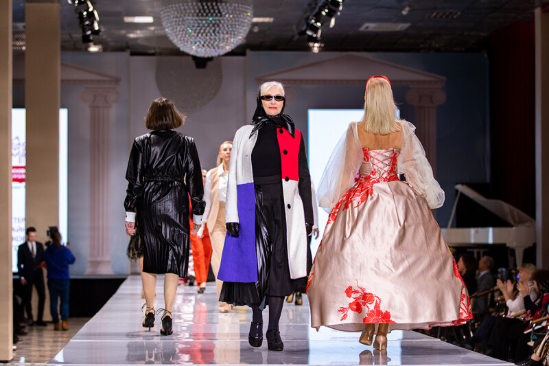 Участники «Московского долголетия» представят коллекции модной одежды