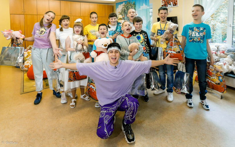 Певец Хабиб встретился с детьми-сиротами — участниками московского социального проекта «Давай ДруЖИТЬ!»