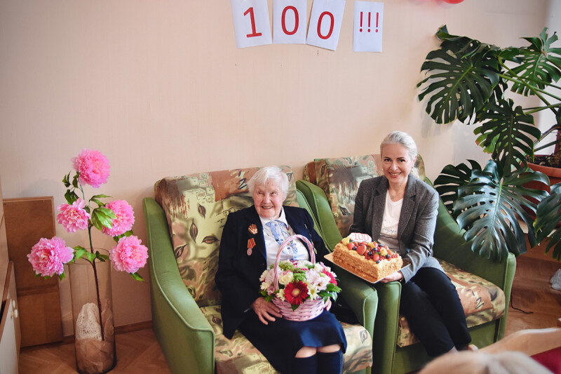 Жительница геронтологического центра «Переделкино» отметила 100-летний юбилей