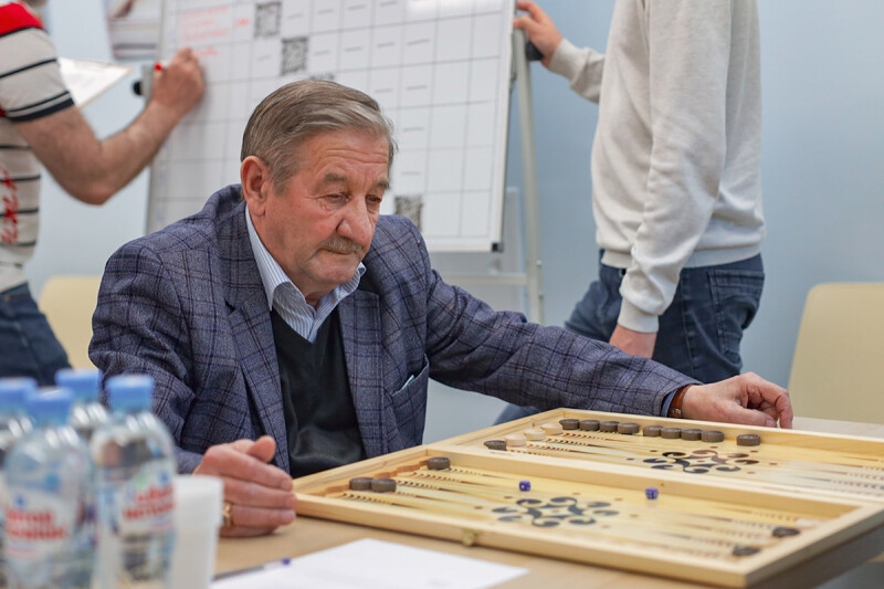 В центрах московского долголетия определился победитель городского турнира по длинным нардам