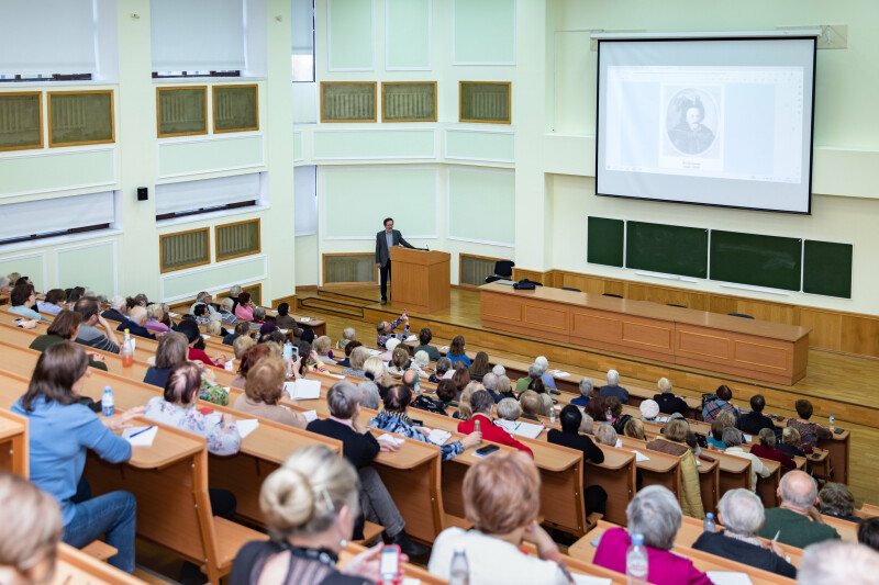 Более 20 столичных вузов приглашают на занятия участников проекта «Московское долголетие»