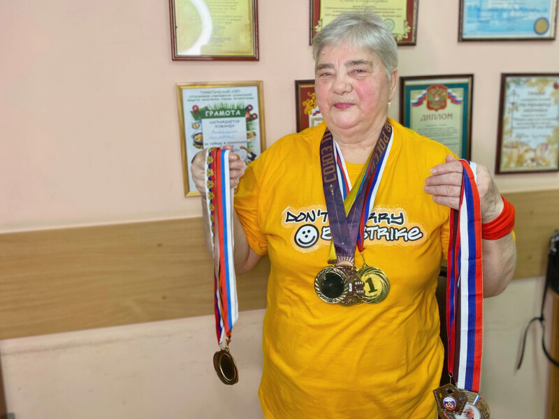 Как стать чемпионкой по тяжелой атлетике в 74 года: история москвички с инвалидностью