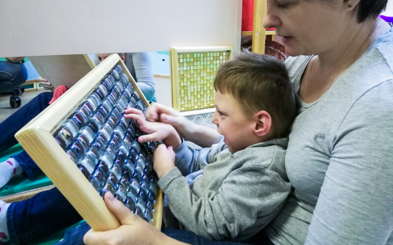 В центре «Кунцевский» работает «сенсорная библиотека» для ребят с особенностями развития