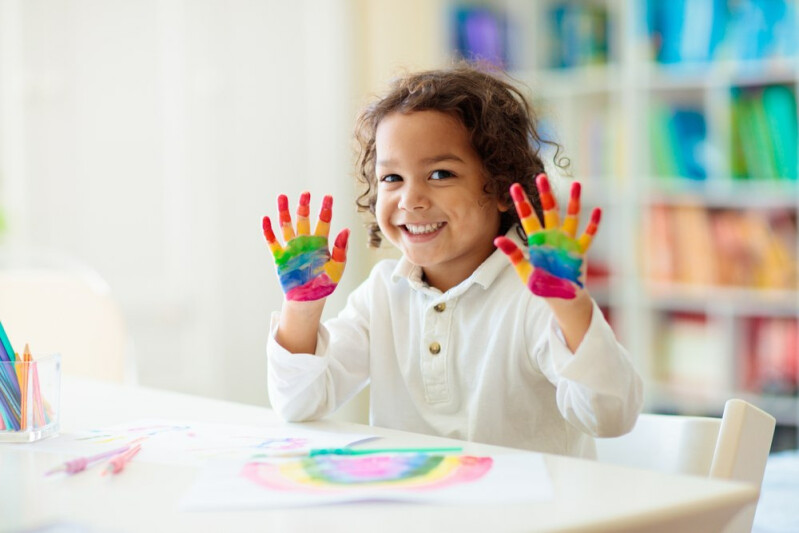 Специалисты семейных центров помогают родителям понять детские рисунки