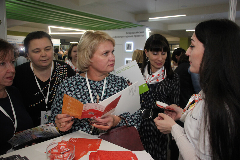 Больше 1000 человек со всей России встретились на форуме «Вместе ради детей!», чтобы обсудить национальные цели по защите детей