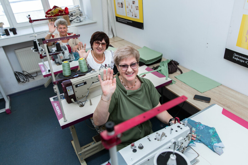 Участники «Мастерской дизайнеров» посетили швейные предприятия по созданию авторских коллекций одежды