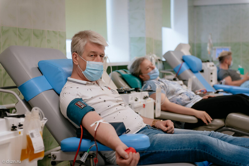 «Не могу представить себя без помощи людям»: история донора плазмы и сотрудника резервного госпиталя