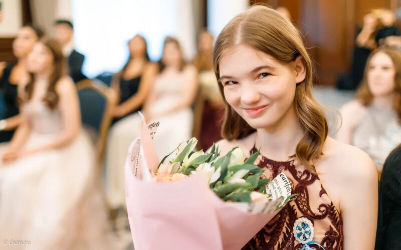 У каждой — своя красота и грация. В Москве прошел выпускной проекта «Школа леди» для девушек с особенностями развития