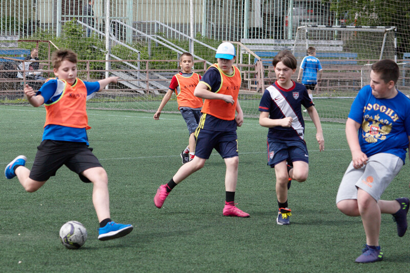 Футбольный турнир «Детство — это маленькая жизнь» собрал сотни ребят из многодетных семей Москвы