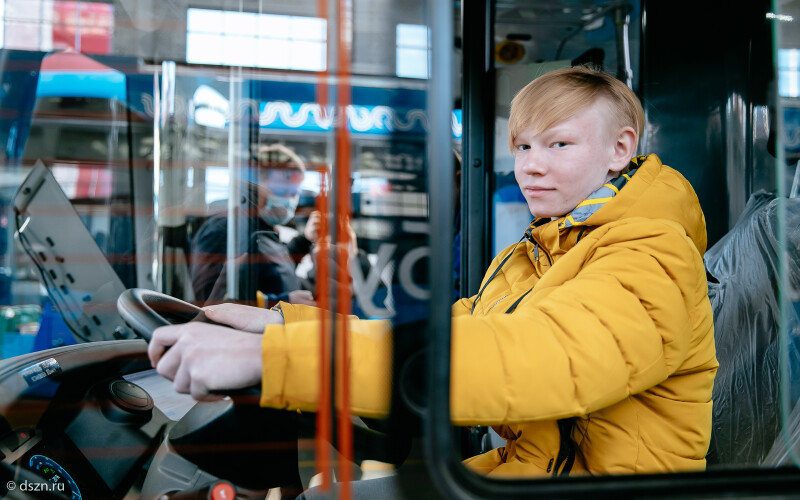 15-летний Артем из проекта «Давай ДруЖИТЬ!» побывал на заводе и увидел, как комплектуются московские электробусы