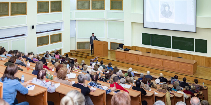 История, философия, иностранные языки: для участников «Московского долголетия» организованы занятия в 24 вузах