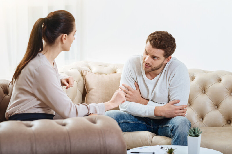 Выстроить уважительное общение супругам помогут специалисты семейных центров