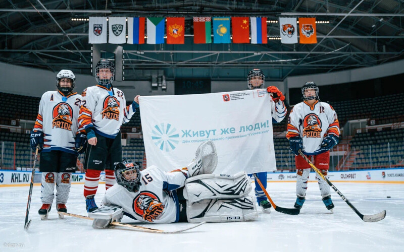 Хоккеисты столичного Центра сопровождаемого проживания «Гурьевский» сыграли на главной ледовой арене Хабаровска