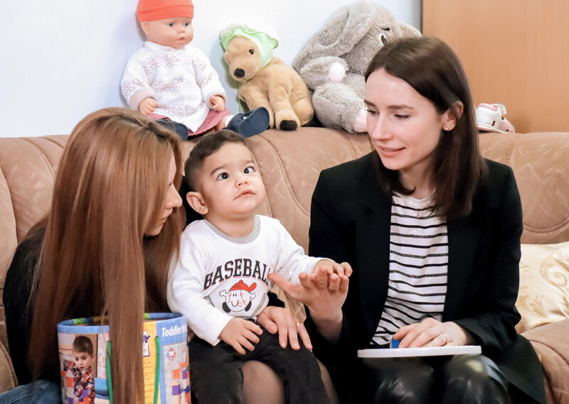 Координаторы службы ранней помощи помогают московским семьям с особенными детьми