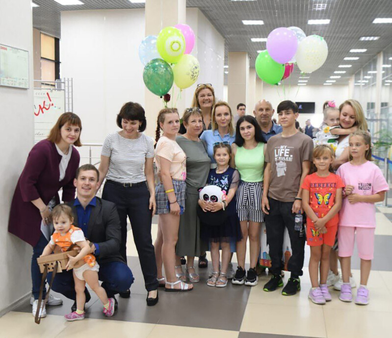 Московские семьи взяли под опеку детей из Донбасса