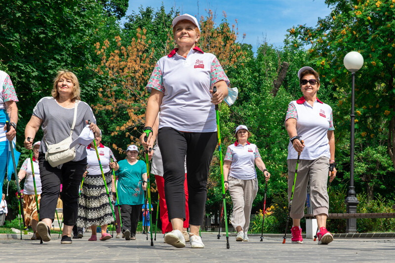 Более 25% участников проекта «Московское долголетие» выбирают занятия скандинавской ходьбой