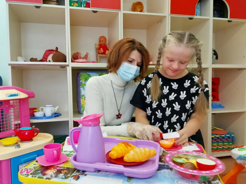 Евгений Стружак поздравил сотрудников московских реабилитационно-образовательных центров и других социальных учреждений для детей с Днем Учителя