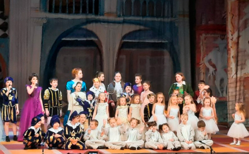 Воспитанники семейного центра САО приняли участие в премьере на сцене театра «Содружество актёров Таганки»