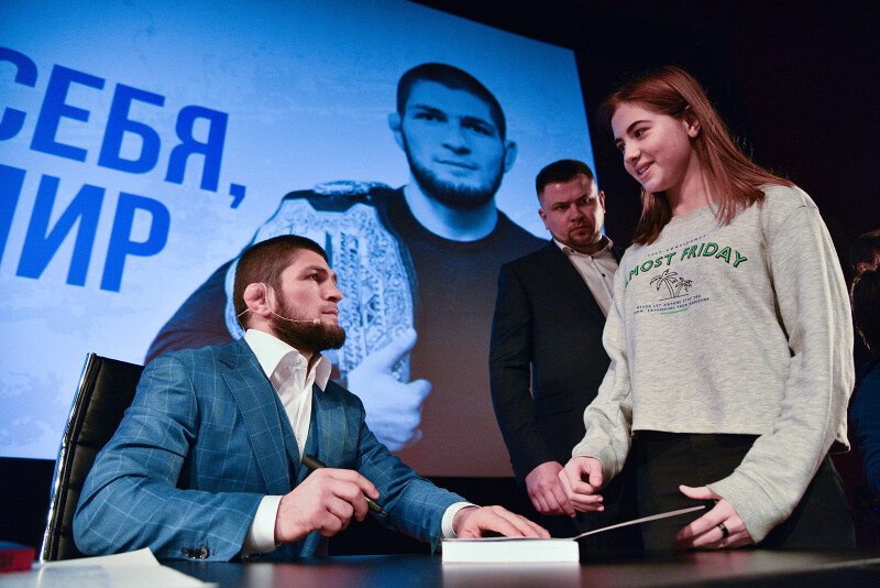 Победа над собой ценнее, чем над соперником: чемпион UFC Хабиб Нурмагомедов ответил на 50 вопросов подростков из Москвы и Дагестана