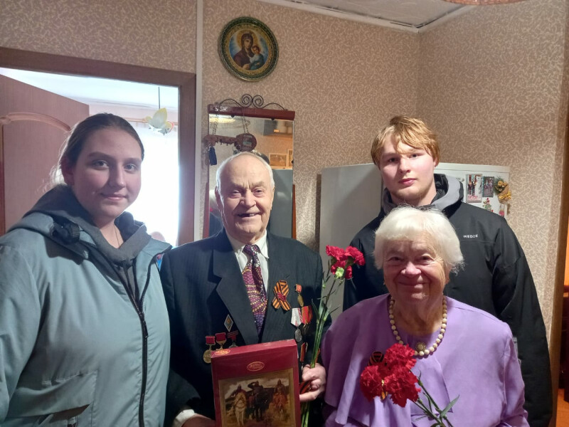 Ребята из столичных семейных центров нашли друзей среди москвичей «серебряного» возраста