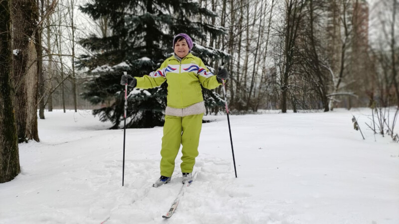 Зимние виды спорта: как пожилые люди поддерживают физическую активность