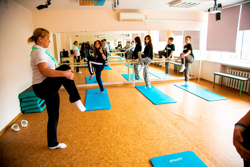 Для москвичей с инвалидностью в реабилитационных центрах проходят занятия по лечебной физкультуре