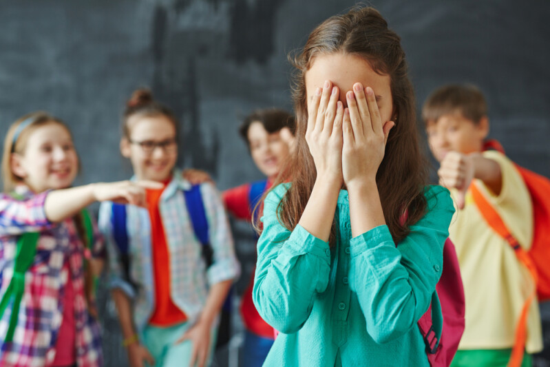 10 советов, как ребенку справиться с насмешками от сверстников