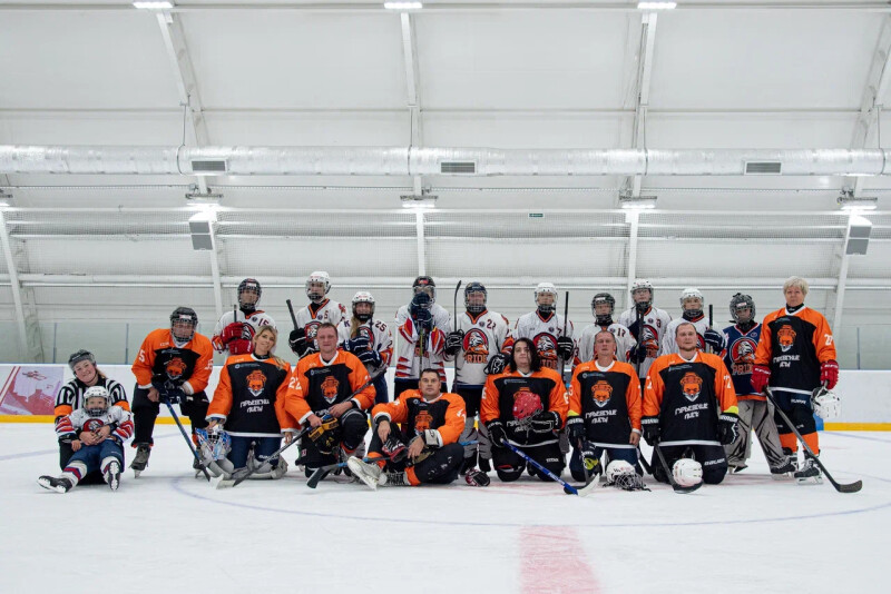 Большая игра: сотрудники московского центра сопровождаемого проживания сыграли с командой студентов хоккейный матч