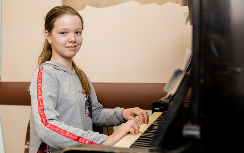 Проект «Давай ДруЖИТЬ!» помог исполнить мечту будущей пианистки – воспитанницы семейного центра