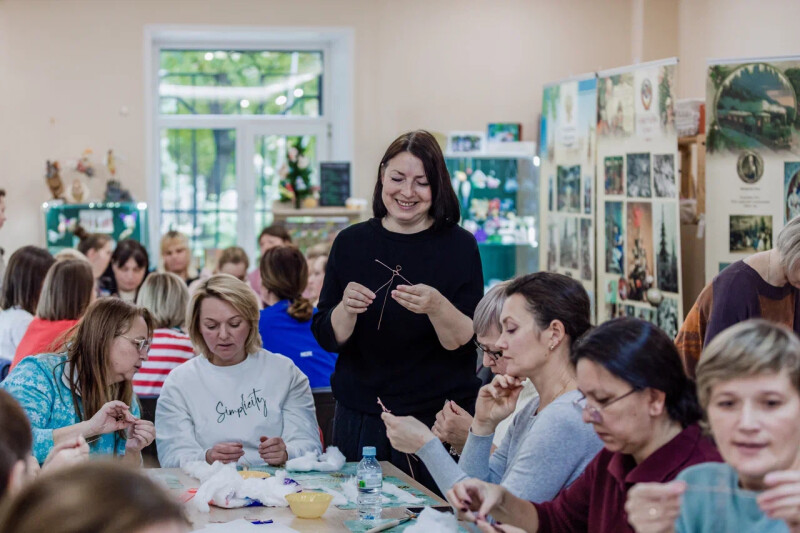 Как заработать на хобби: центр «Моя карьера» организовал для москвичек экскурсию на мануфактуру