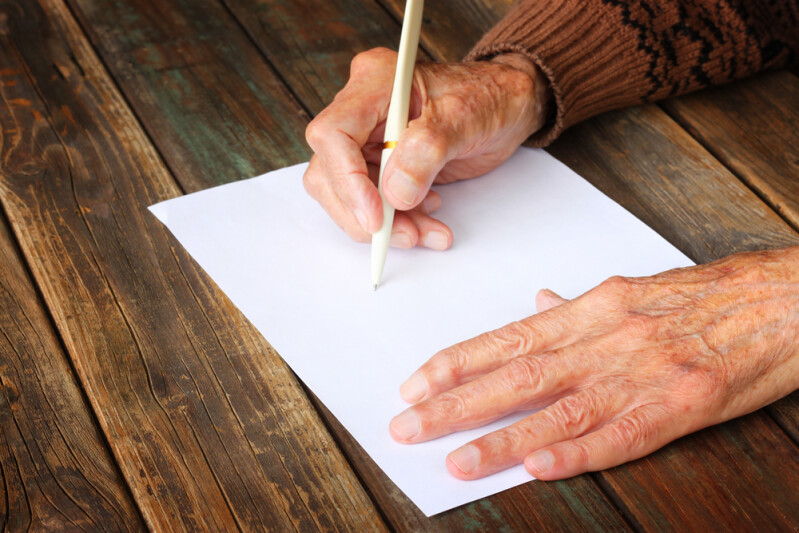 Мемуаротерапия: для чего пожилым людям полезно записывать свои воспоминания