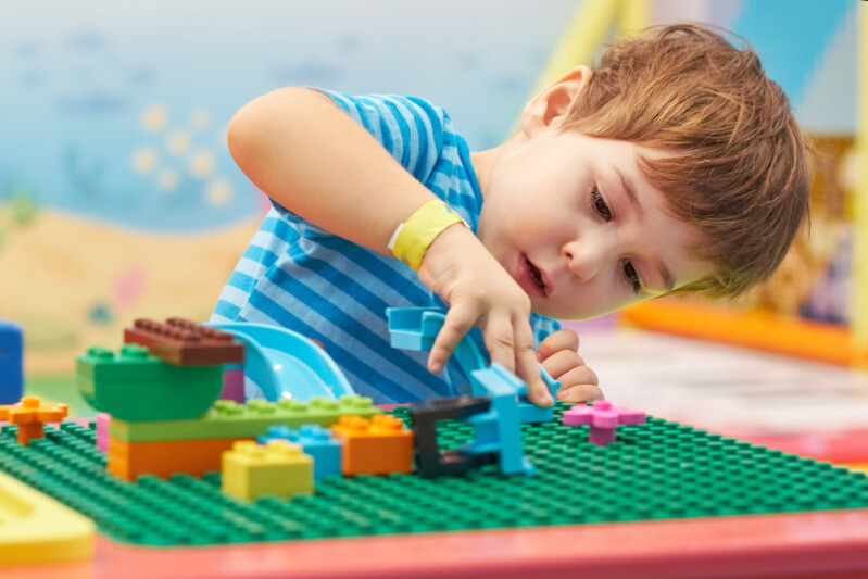 Играть и учиться. Как в Центре имени Ю.В. Никулина развивают детей с помощью лего-конструирования